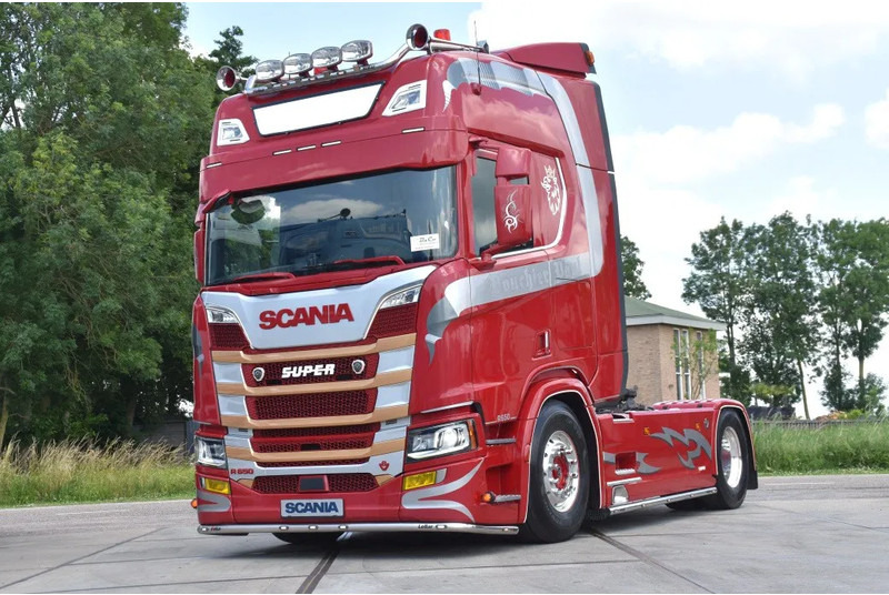 Scania R650 V8 NGS 4x2NB - LIKE NEW - RETARDER - FULL AIR - PARK. AIRCO - 4 POINT AIR SUSP. - 2 x FUEL TANKS - ALCOA'S - - Tractor unit: picture 2 Scania R650 V8 NGS 4x2NB - LIKE NEW - RETARDER - FULL AIR - PARK. AIRCO - 4 POINT AIR SUSP. - 2 x FUEL TANKS - ALCOA'S - - Tractor unit: picture 2