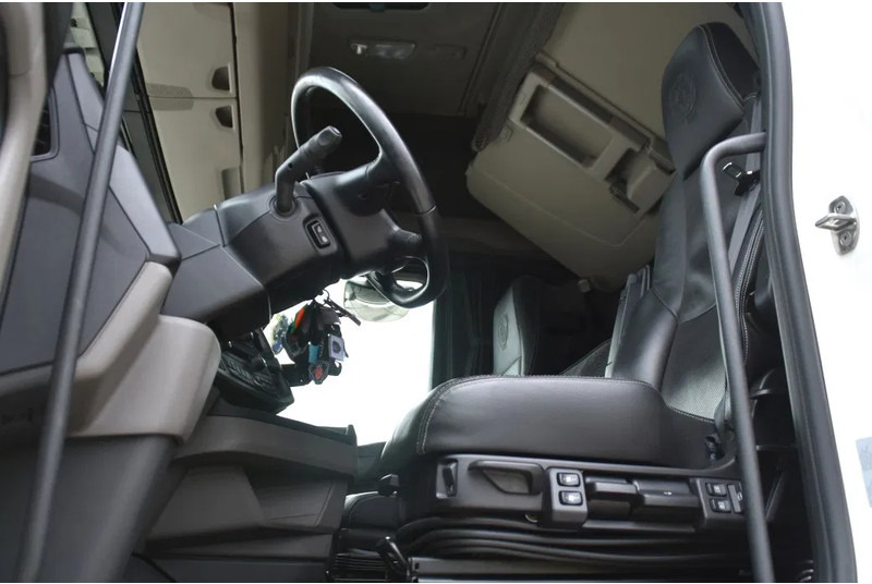 Scania S460 NGS 4x2NB - ONLY 71 TKM - FULL AIR - PARK. AIRCO - LEATHER SEATS - 2 x FUEL TANKS - LED LIGHTS - EXCELLENT CONDITION - - Tractor unit: picture 4 Scania S460 NGS 4x2NB - ONLY 71 TKM - FULL AIR - PARK. AIRCO - LEATHER SEATS - 2 x FUEL TANKS - LED LIGHTS - EXCELLENT CONDITION - - Tractor unit: picture 4