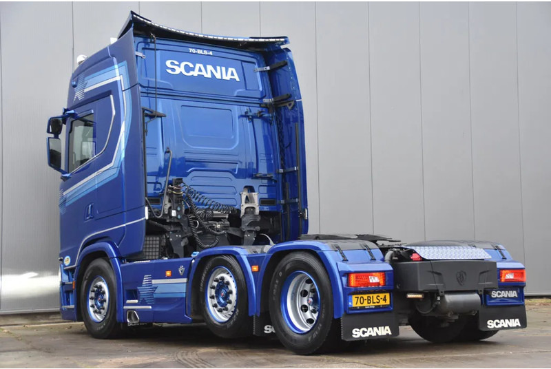 Scania S520 V8 NGS 4x2NB - RETARDER - 691 TKM - FULL AIR - PARK. AIRCO - 2 x FUEL TANKS - LED - PAINTED WHEELS - LIKE NEW ! - Tractor unit: picture 3 Scania S520 V8 NGS 4x2NB - RETARDER - 691 TKM - FULL AIR - PARK. AIRCO - 2 x FUEL TANKS - LED - PAINTED WHEELS - LIKE NEW ! - Tractor unit: picture 3