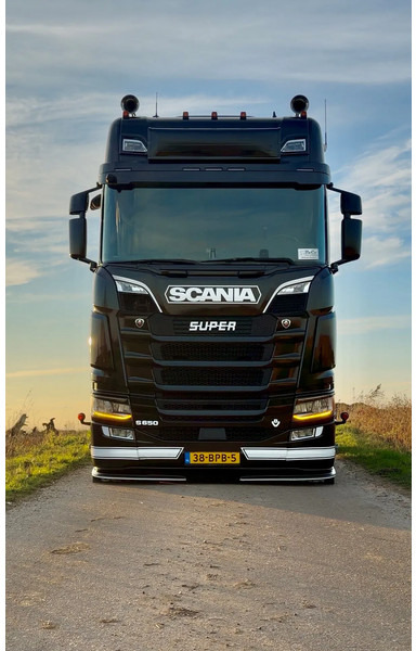 Tractor unit Scania S650 V8 NGS 6x2/4NB - 50 YEARS - FULL AIR - RETARDER - 453 TKM - FULL OPTIONS - EXHAUST PIPE - TOP CONDITION -: picture 19 Tractor unit Scania S650 V8 NGS 6x2/4NB - 50 YEARS - FULL AIR - RETARDER - 453 TKM - FULL OPTIONS - EXHAUST PIPE - TOP CONDITION -: picture 19
