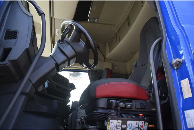 Volvo FH 460 6x2*4 - PALFINGER HOOKLIFT - 841 TKM - PARK. AIRCO - WHEELBASE: 480 CM - PTO - TOP CONDITION - - Hook lift truck: picture 4 Volvo FH 460 6x2*4 - PALFINGER HOOKLIFT - 841 TKM - PARK. AIRCO - WHEELBASE: 480 CM - PTO - TOP CONDITION - - Hook lift truck: picture 4