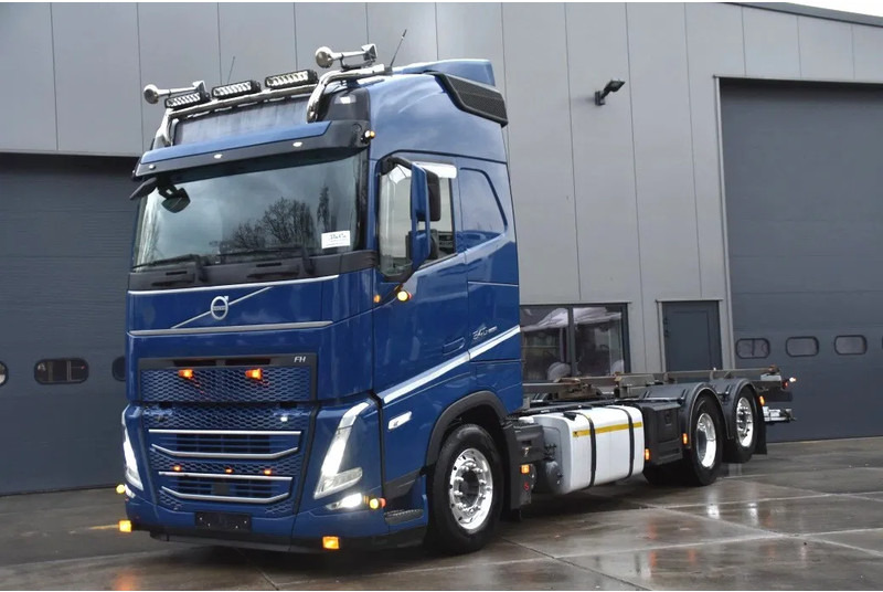 Volvo FH 460 Globetrotter 6x2*4 - EURO 6 - 525 TKM - FULL AIR - I PARK COOL - WHEELBASE 490 CM - DHOLLANDIA ELEVATOR - - Container transporter/ Swap body truck: picture 2 Volvo FH 460 Globetrotter 6x2*4 - EURO 6 - 525 TKM - FULL AIR - I PARK COOL - WHEELBASE 490 CM - DHOLLANDIA ELEVATOR - - Container transporter/ Swap body truck: picture 2