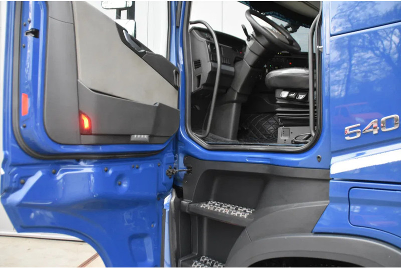 Volvo FH 460 Globetrotter 6x2*4 - EURO 6 - 525 TKM - FULL AIR - I PARK COOL - WHEELBASE 490 CM - DHOLLANDIA ELEVATOR - - Container transporter/ Swap body truck: picture 4 Volvo FH 460 Globetrotter 6x2*4 - EURO 6 - 525 TKM - FULL AIR - I PARK COOL - WHEELBASE 490 CM - DHOLLANDIA ELEVATOR - - Container transporter/ Swap body truck: picture 4