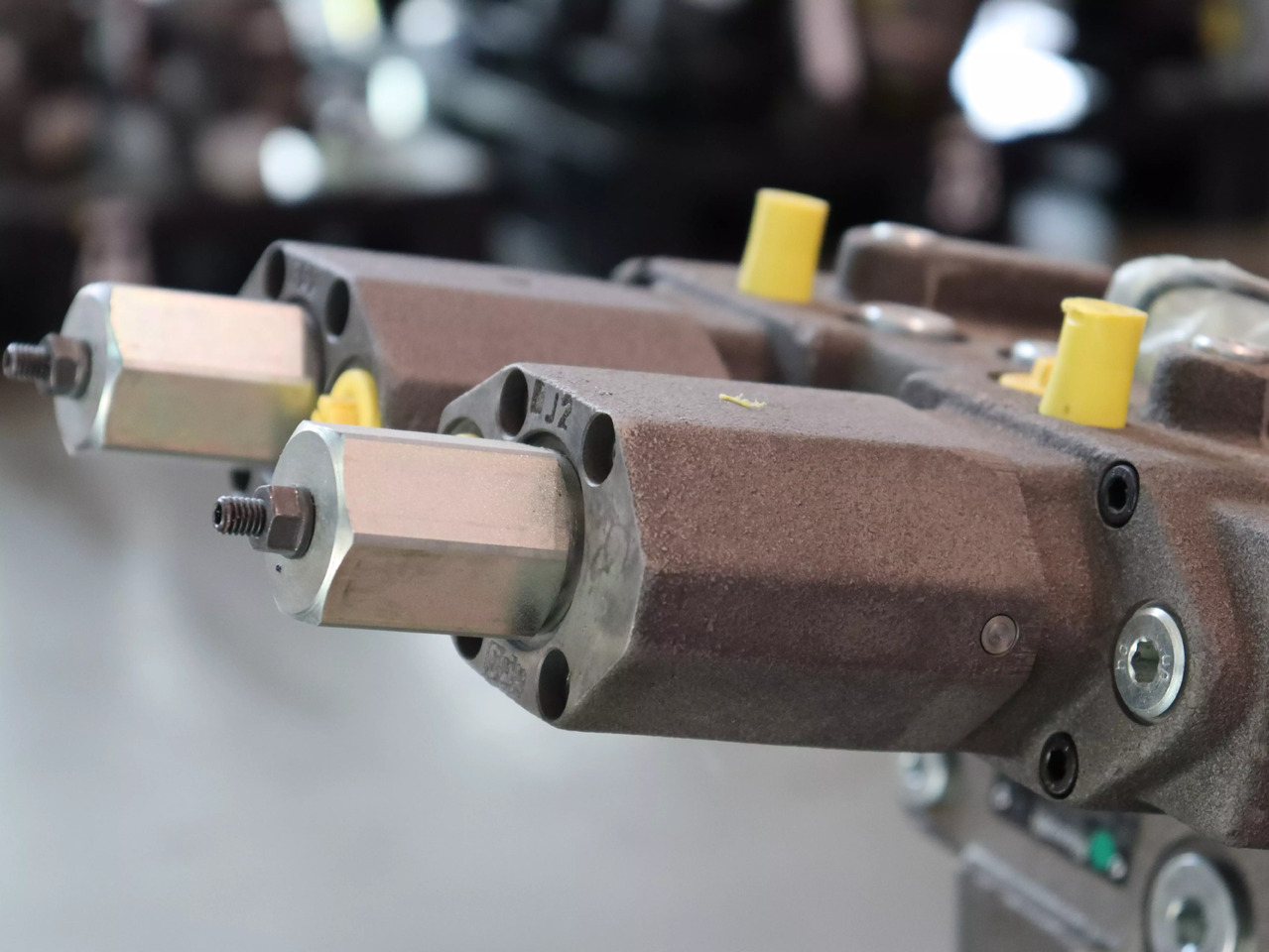 REXROTH A8VO55LA1H2/60R1-NZG05K13 - Hydraulic pump for Material handling equipment: picture 3 REXROTH A8VO55LA1H2/60R1-NZG05K13 - Hydraulic pump for Material handling equipment: picture 3