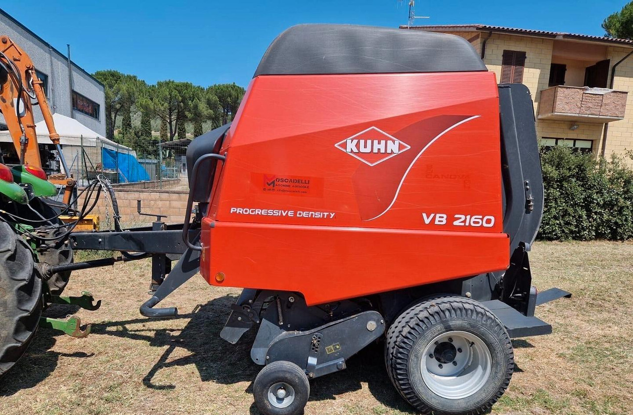 Rotopressa Kuhn - Round baler: picture 1 Rotopressa Kuhn - Round baler: picture 1