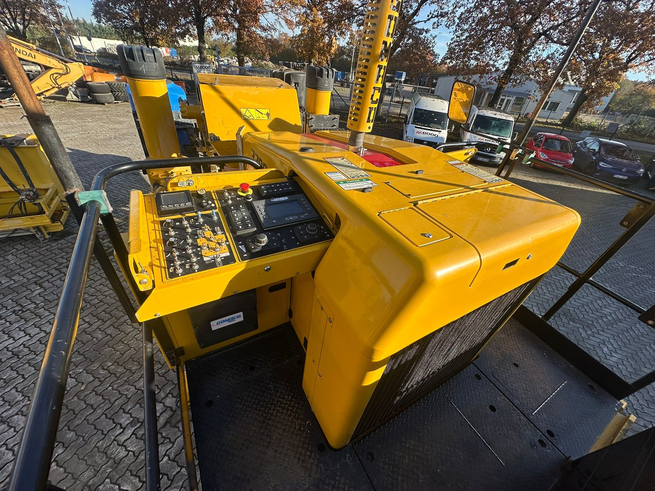 GOMACO 3300 - Slipform paver: picture 5 GOMACO 3300 - Slipform paver: picture 5