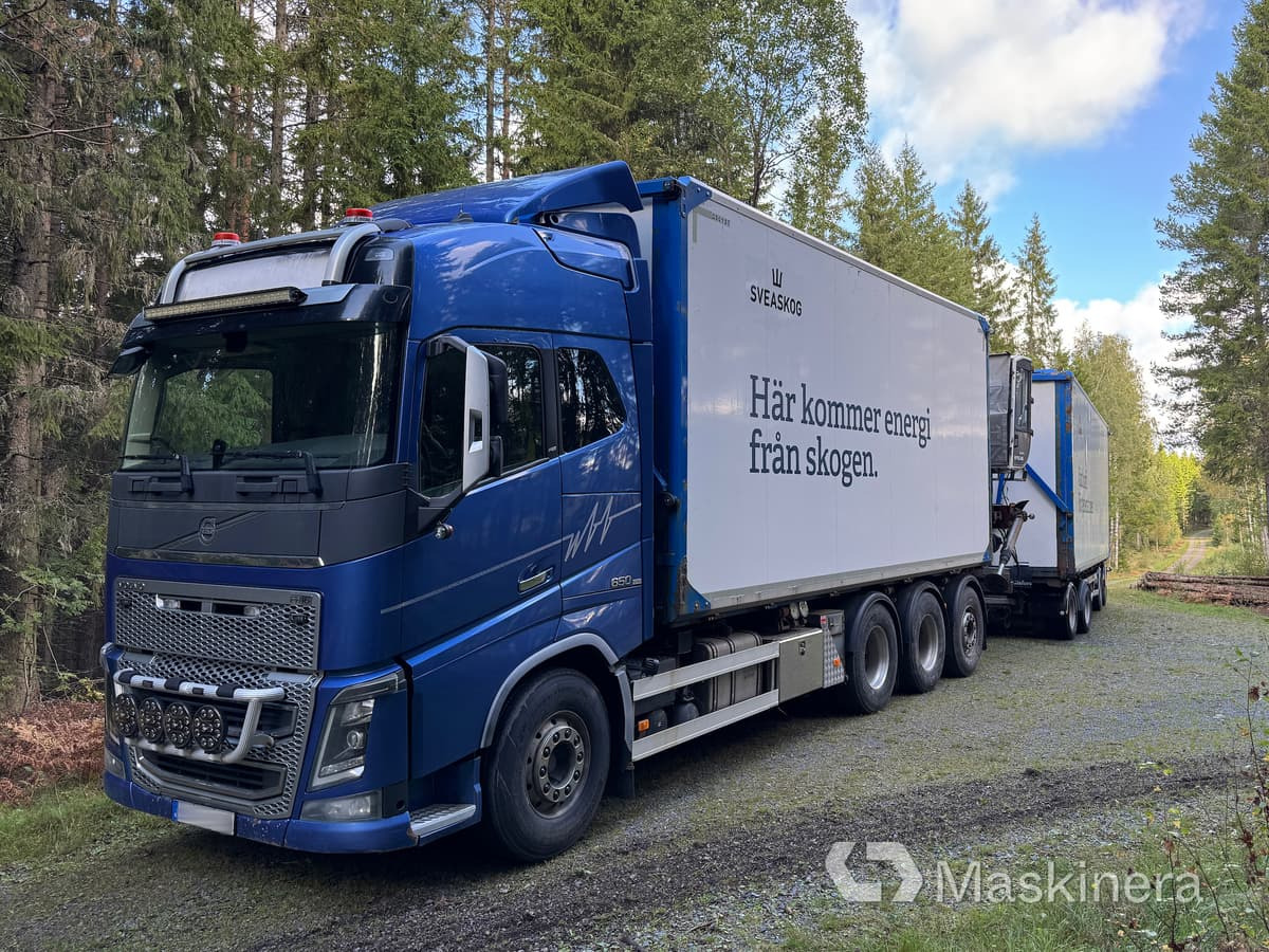 Flisbil Volvo FH16 8X4 med kran & sidtipp - Box truck, Crane truck: picture 1 Flisbil Volvo FH16 8X4 med kran & sidtipp - Box truck, Crane truck: picture 1