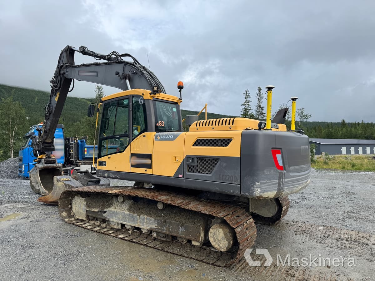 Grävmaskin Volvo EC220DL med tillbehör - Crawler excavator: picture 3 Grävmaskin Volvo EC220DL med tillbehör - Crawler excavator: picture 3