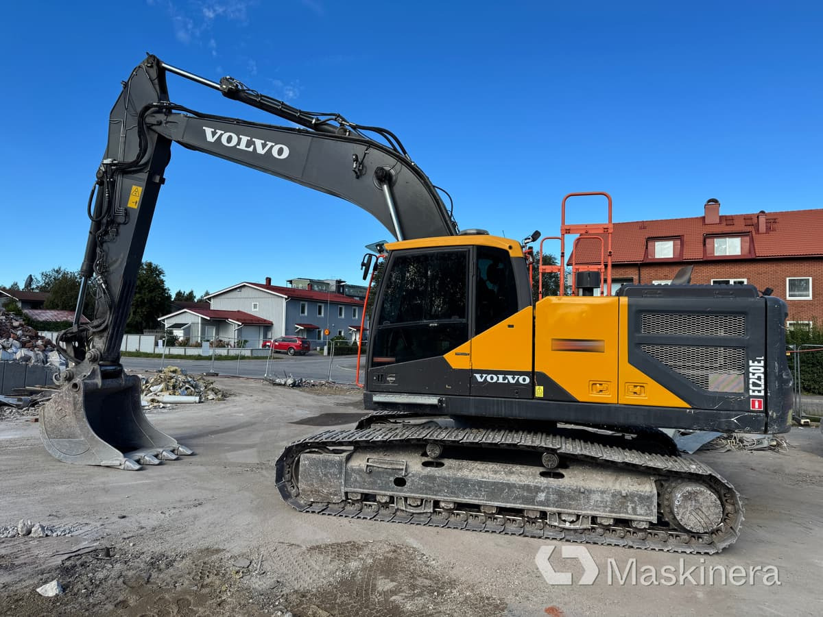 Grävmaskin Volvo EC250EL med tillbehör - Crawler excavator: picture 2 Grävmaskin Volvo EC250EL med tillbehör - Crawler excavator: picture 2