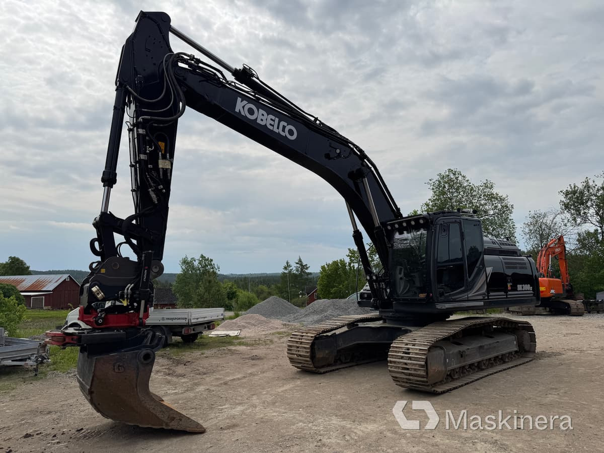 Grävmaskin Kobelco SK300LC med redskap - Crawler excavator: picture 1 Grävmaskin Kobelco SK300LC med redskap - Crawler excavator: picture 1