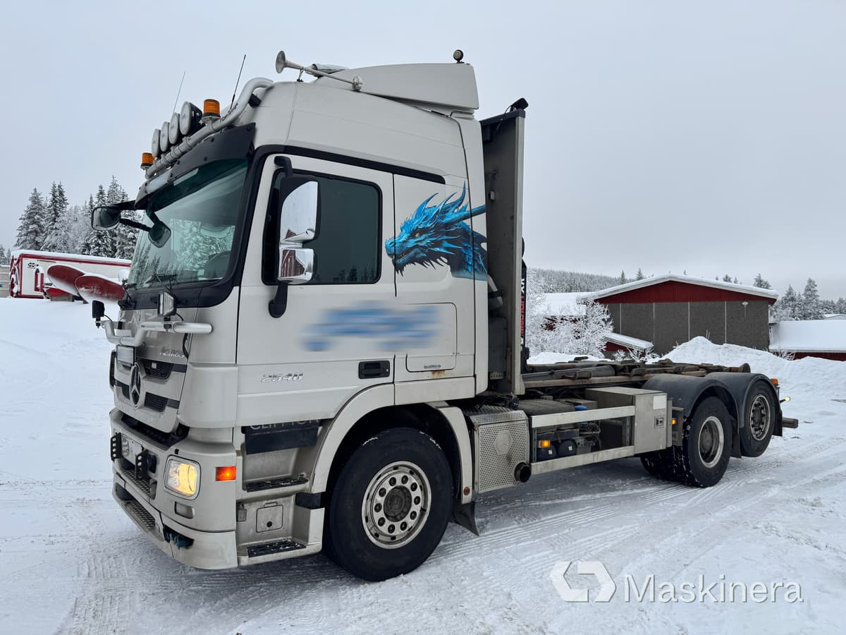 Mercedes-Benz Actros 2548 L Lastväxlare Mercedes-Benz 2548 L med flak - Hook lift truck: picture 1 Mercedes-Benz Actros 2548 L Lastväxlare Mercedes-Benz 2548 L med flak - Hook lift truck: picture 1