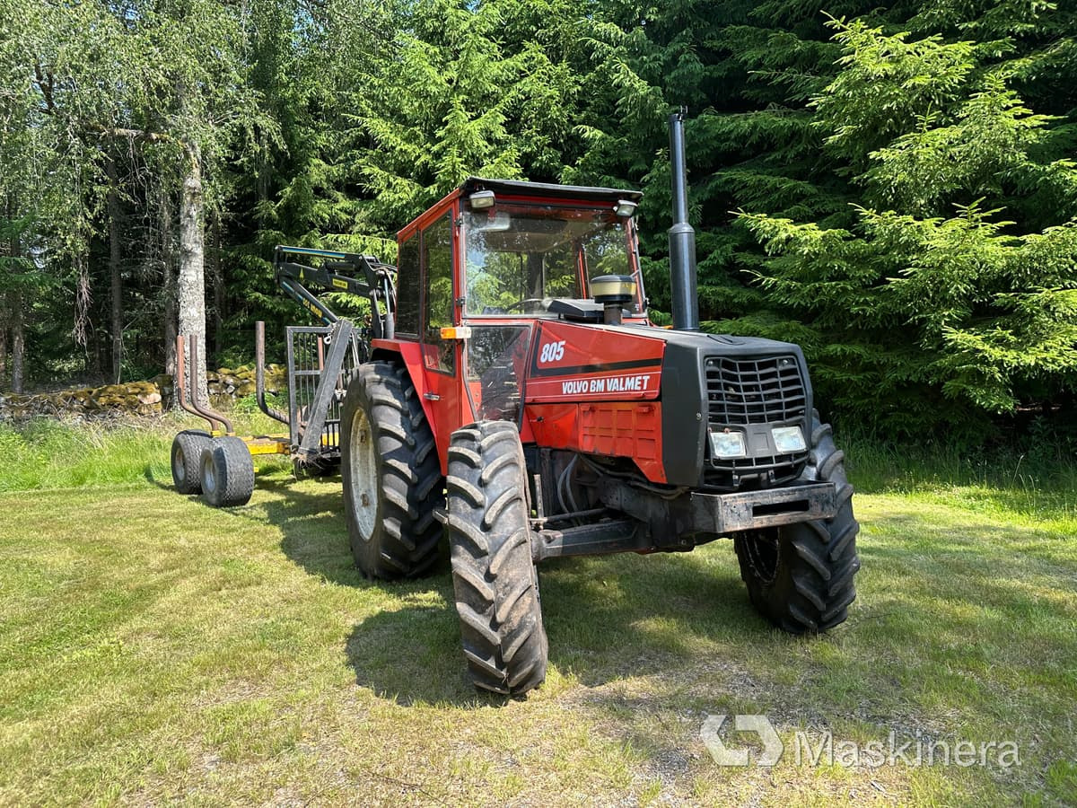 Traktor Volvo BM 805-4 med skogsvagn och kran - Farm tractor, Forestry trailer: picture 2 Traktor Volvo BM 805-4 med skogsvagn och kran - Farm tractor, Forestry trailer: picture 2
