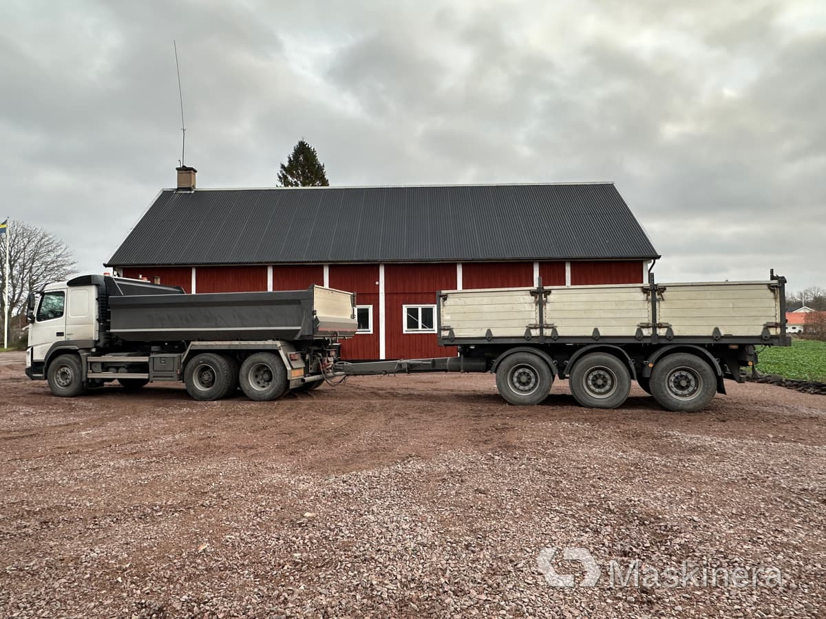 VOLVO FM 6*2 450 Schaktbil Volvo FM 450 med 3-axlad jigg - Tipper, Dropside/ Flatbed trailer: picture 2 VOLVO FM 6*2 450 Schaktbil Volvo FM 450 med 3-axlad jigg - Tipper, Dropside/ Flatbed trailer: picture 2