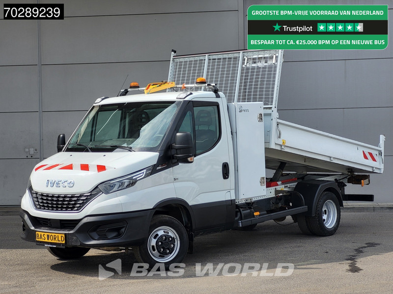 Iveco Daily 35C18 3.0L Automaat Kipper met Kist Dubbellucht 3,5t Trekhaak LED Airco Cruise Euro6 Tipper Benne Kieper 2m3 Airco Trekhaak Crui - Tipper van: picture 1 Iveco Daily 35C18 3.0L Automaat Kipper met Kist Dubbellucht 3,5t Trekhaak LED Airco Cruise Euro6 Tipper Benne Kieper 2m3 Airco Trekhaak Crui - Tipper van: picture 1