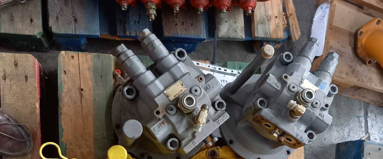 Hitachi ZX470 - Hydraulic motor for Crawler excavator: picture 2 Hitachi ZX470 - Hydraulic motor for Crawler excavator: picture 2