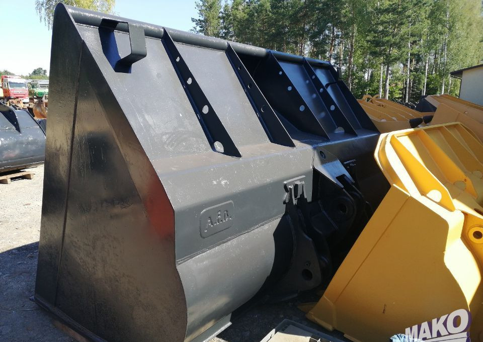 Łyżka 330cm do ładowarki 9m³ - Attachment for Construction machinery: picture 2 Łyżka 330cm do ładowarki 9m³ - Attachment for Construction machinery: picture 2