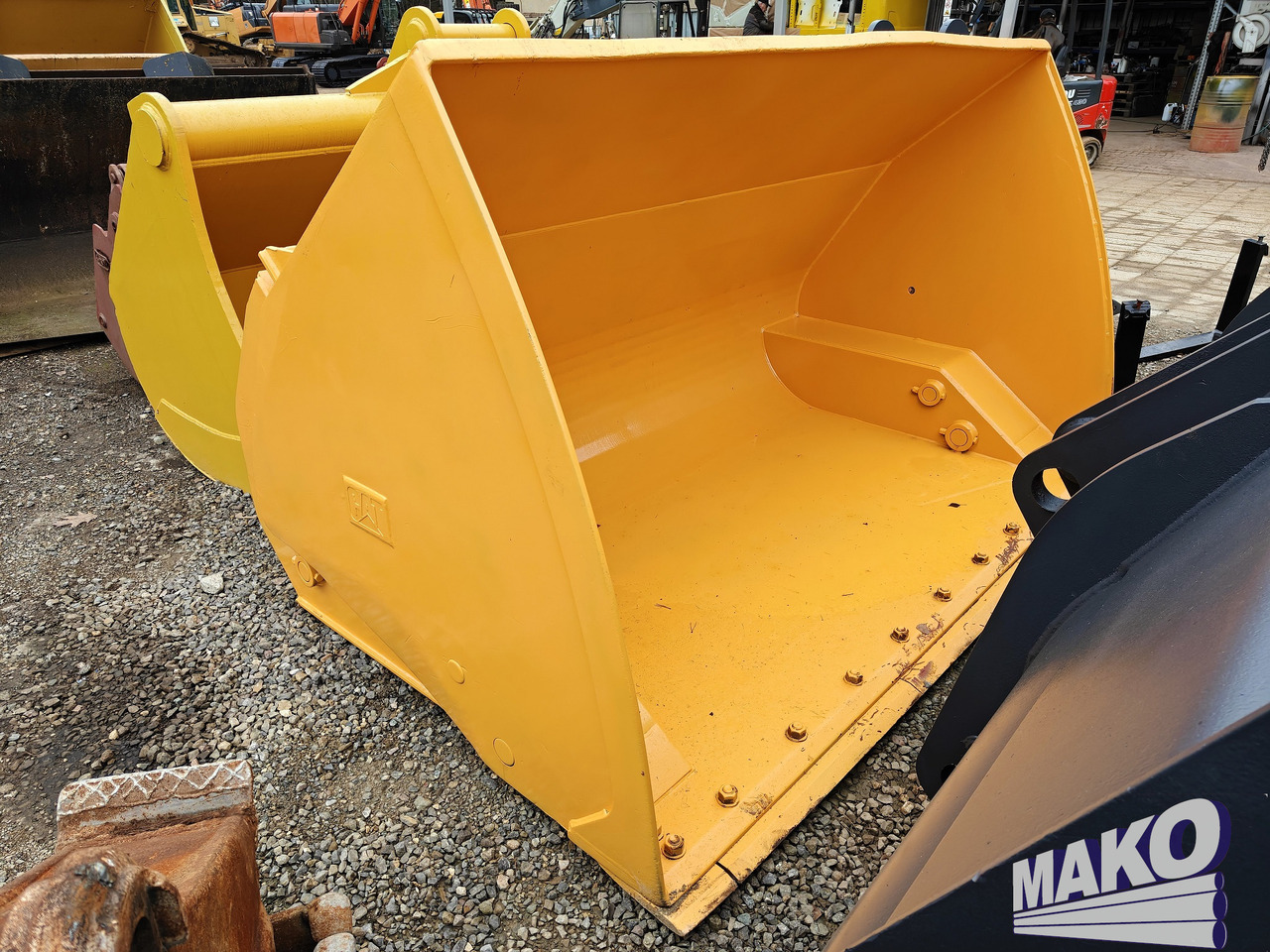 Łyżka CAT 270cm wysokiego wysypu do ładowarki - Attachment for Construction machinery: picture 2 Łyżka CAT 270cm wysokiego wysypu do ładowarki - Attachment for Construction machinery: picture 2