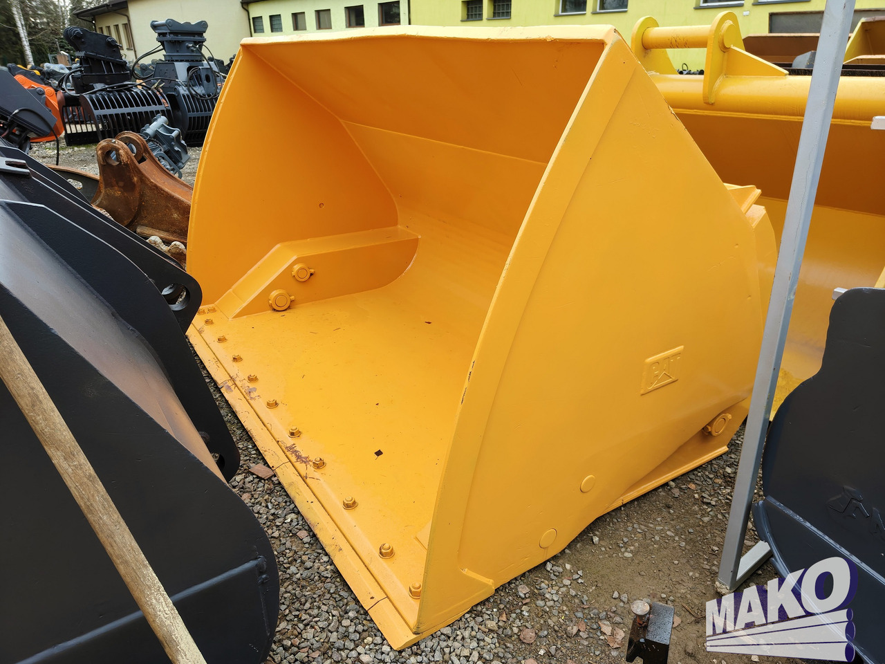 Łyżka CAT 270cm wysokiego wysypu do ładowarki - Attachment for Construction machinery: picture 1 Łyżka CAT 270cm wysokiego wysypu do ładowarki - Attachment for Construction machinery: picture 1