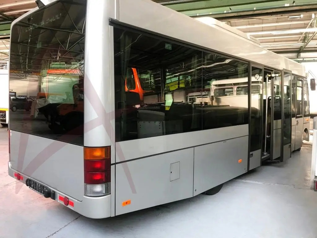 CONTRAC COBUS 2400 - Airport bus: picture 2 CONTRAC COBUS 2400 - Airport bus: picture 2