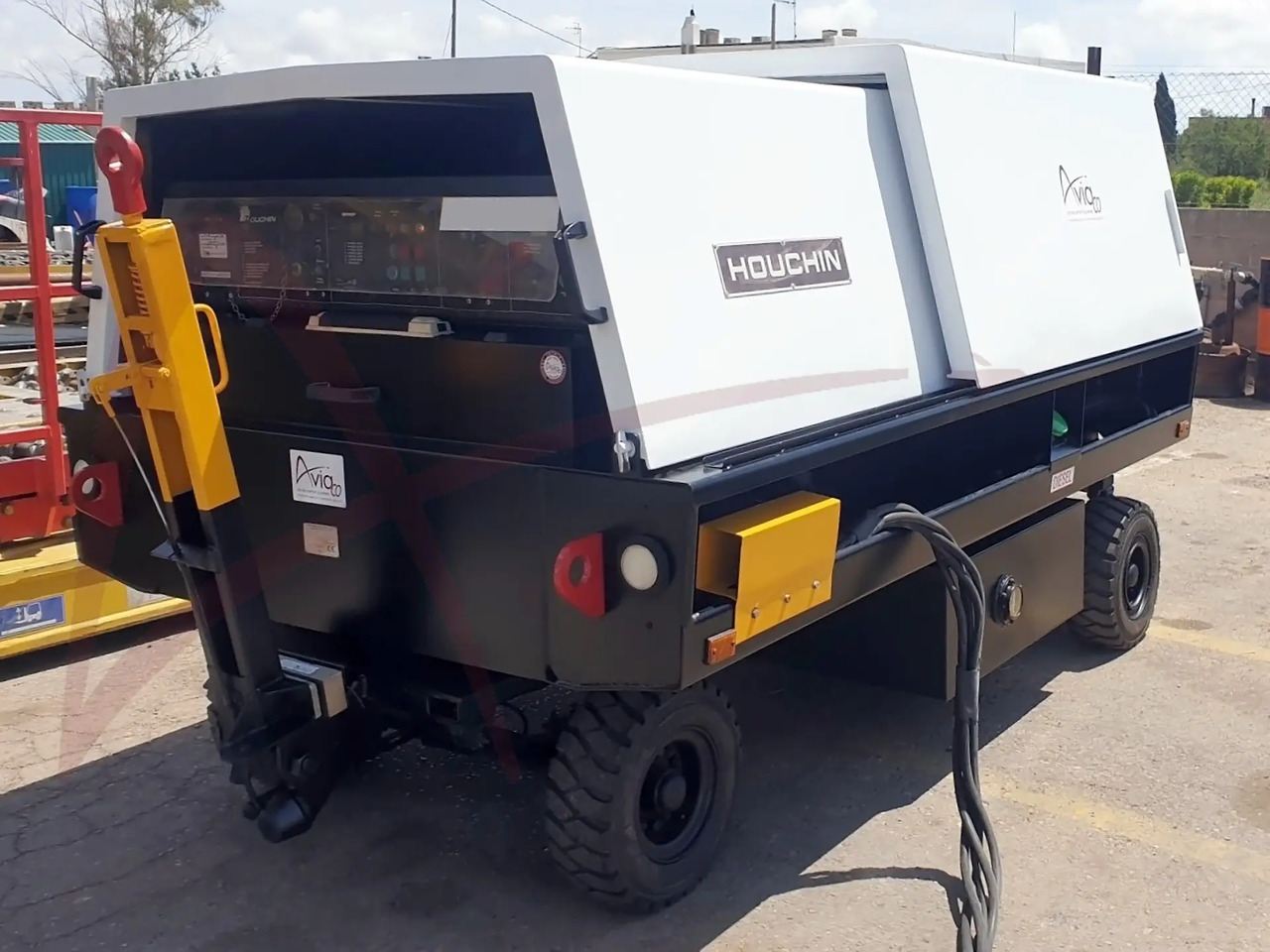 HOUCHIN C690 28 - Ground power unit: picture 1 HOUCHIN C690 28 - Ground power unit: picture 1