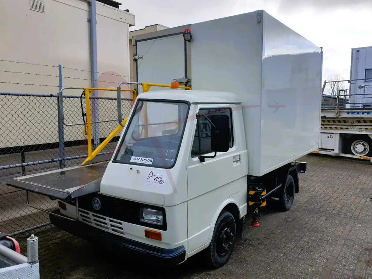 VW LT - Airport catering truck: picture 1 VW LT - Airport catering truck: picture 1