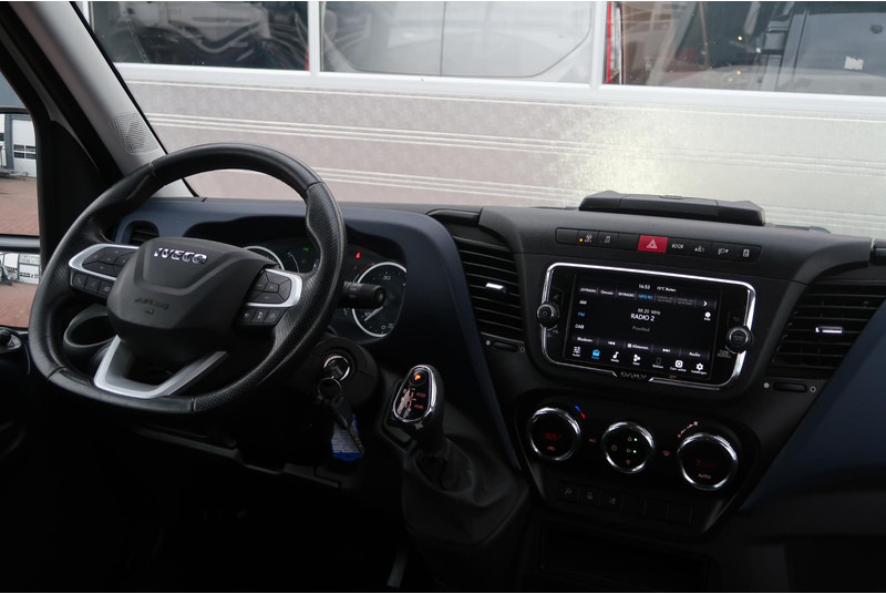 Iveco Daily 35C18H 3.0 DC AUT/ CAMERA/ LED/ CRUISE/ CLIMA/ TREKHAAK - Commercial vehicle, Combi van: picture 5 Iveco Daily 35C18H 3.0 DC AUT/ CAMERA/ LED/ CRUISE/ CLIMA/ TREKHAAK - Commercial vehicle, Combi van: picture 5