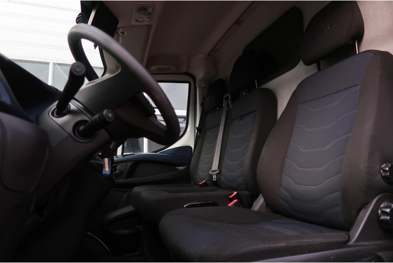Iveco Daily 35S14V 300 L1H1 AUT/ 3,5t/ CAM/ CRUISE/ TREKHAAK/ AIRCO/ ETC - Panel van: picture 5 Iveco Daily 35S14V 300 L1H1 AUT/ 3,5t/ CAM/ CRUISE/ TREKHAAK/ AIRCO/ ETC - Panel van: picture 5