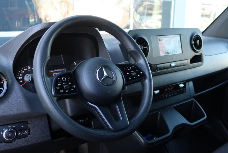 Mercedes-Benz Sprinter 519 3.0 CDI L2H2 V6 AUT/ CAMERA/ 2X DEUR/ 1EIG/ CRUISE/ CLIMA/ TREKHAAK - Panel van: picture 2 Mercedes-Benz Sprinter 519 3.0 CDI L2H2 V6 AUT/ CAMERA/ 2X DEUR/ 1EIG/ CRUISE/ CLIMA/ TREKHAAK - Panel van: picture 2