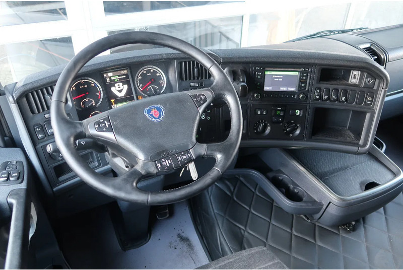 Scania R520 V8 RETARDER/ DIFF LOCK/ PARK AIRCO/ 2X TANK - Tractor unit: picture 2 Scania R520 V8 RETARDER/ DIFF LOCK/ PARK AIRCO/ 2X TANK - Tractor unit: picture 2