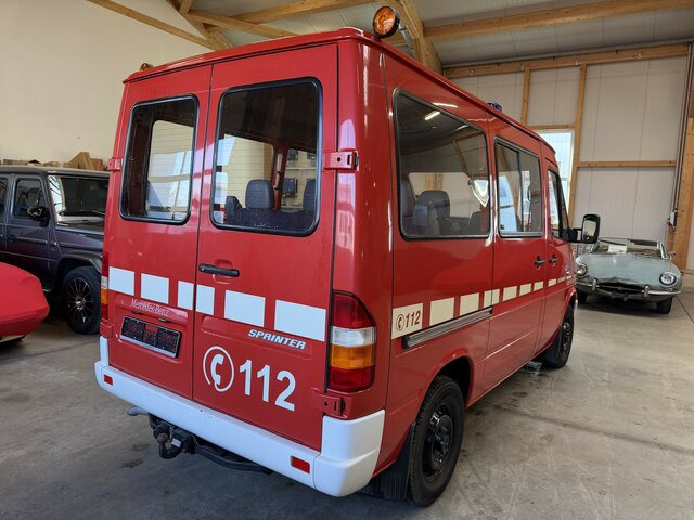 MERCEDES-BENZ Sprinter 210 D Kombi 9-Sitzer... - Minibus, Passenger van: picture 4 MERCEDES-BENZ Sprinter 210 D Kombi 9-Sitzer... - Minibus, Passenger van: picture 4