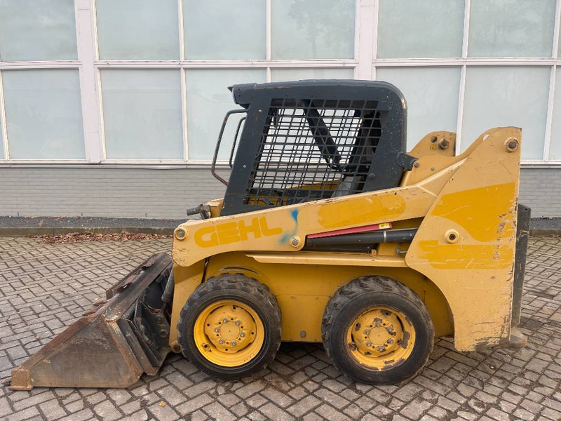 Skid steer loader Gehl 3840 E     2015: picture 1
