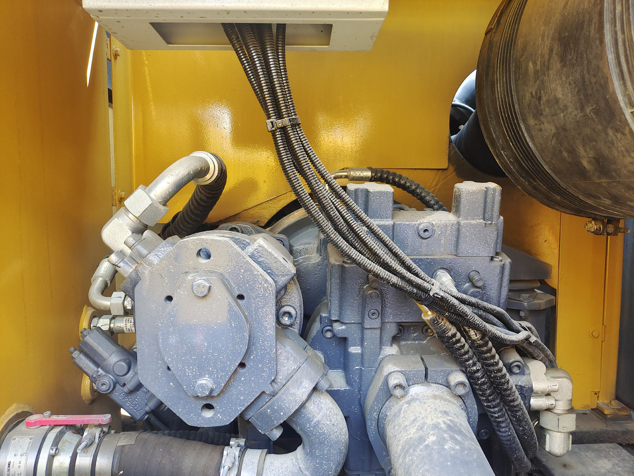 XCMG Construction Machinery XR320D Used Drill Machine 90m Depth Rotary Drilling Rig with Hammer - Drilling rig: picture 5 XCMG Construction Machinery XR320D Used Drill Machine 90m Depth Rotary Drilling Rig with Hammer - Drilling rig: picture 5