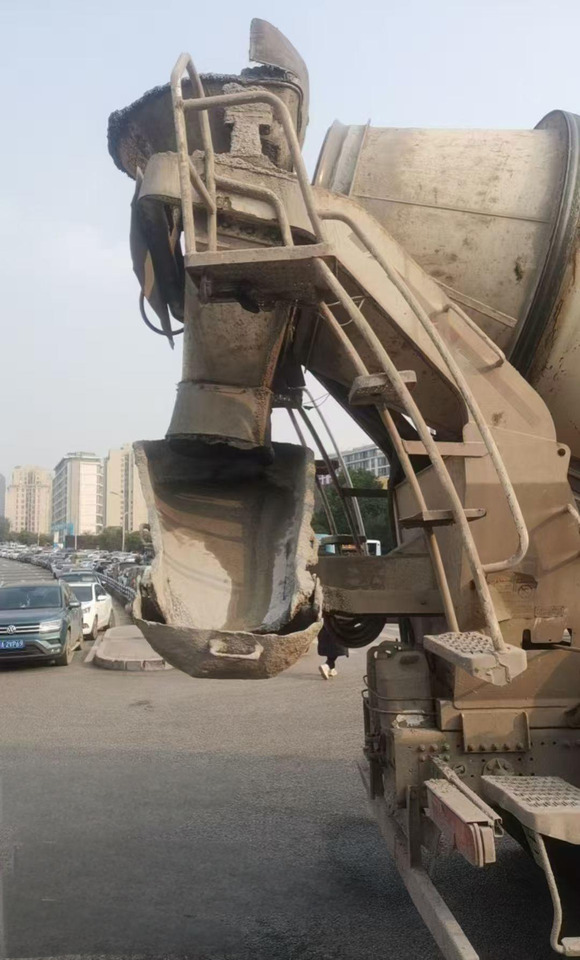 XCMG Factory Concrete Truck Mixer Drum 12m³ G4804B Concrete Machinery Mobile cConcrete Mixer Truck - Concrete mixer truck: picture 5 XCMG Factory Concrete Truck Mixer Drum 12m³ G4804B Concrete Machinery Mobile cConcrete Mixer Truck - Concrete mixer truck: picture 5