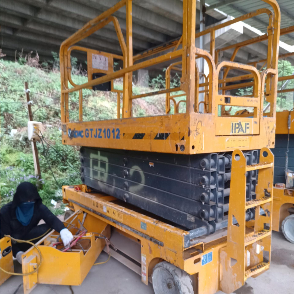 XCMG GTJZ1012 used 10m diesel scissor lift for sale - Scissor lift: picture 5 XCMG GTJZ1012 used 10m diesel scissor lift for sale - Scissor lift: picture 5