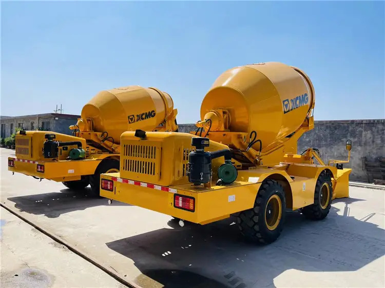XCMG Official 4 cubic meters Self Loading Rough Terrain Concrete Mixers for Sale leasing XCMG Official 4 cubic meters Self Loading Rough Terrain Concrete Mixers for Sale: picture 7