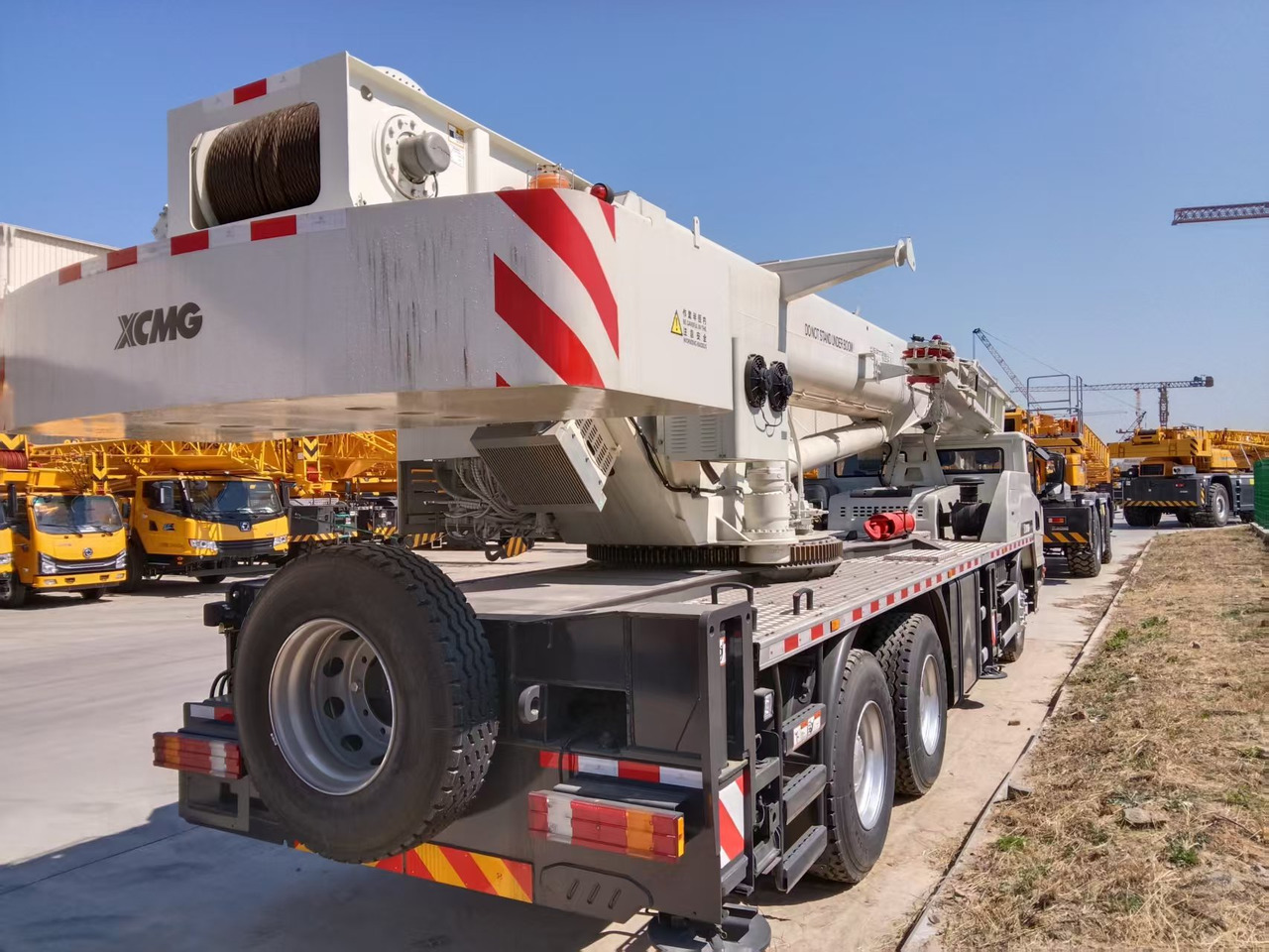 XCMG Official Construction Mini Mobile Crane QY30_TW 30 ton Used Small Hydraulic Crane Price - Mobile crane: picture 2 XCMG Official Construction Mini Mobile Crane QY30_TW 30 ton Used Small Hydraulic Crane Price - Mobile crane: picture 2