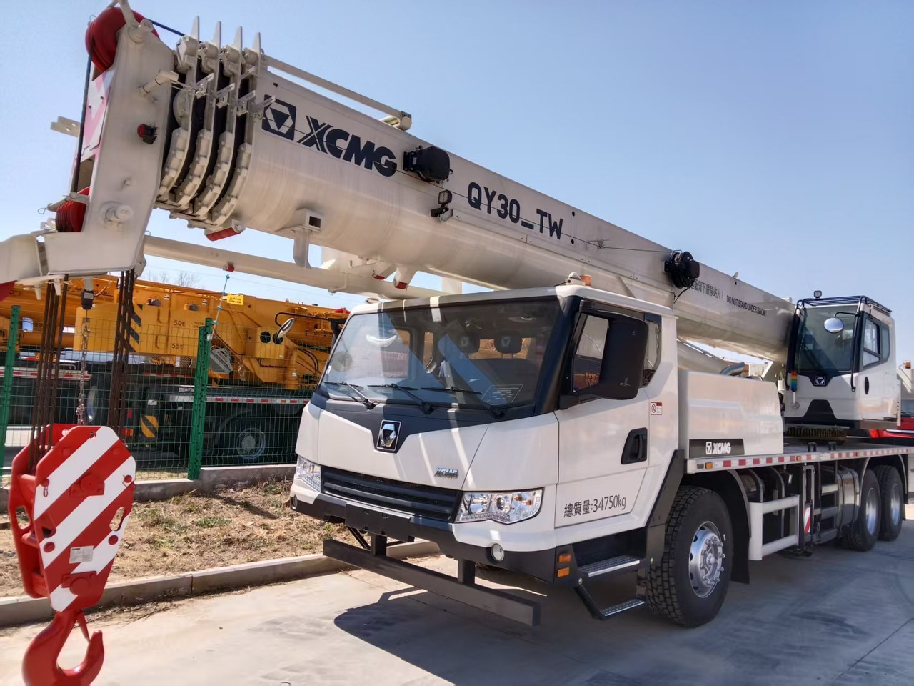 XCMG Official Construction Mini Mobile Crane QY30_TW 30 ton Used Small Hydraulic Crane Price - Mobile crane: picture 5 XCMG Official Construction Mini Mobile Crane QY30_TW 30 ton Used Small Hydraulic Crane Price - Mobile crane: picture 5