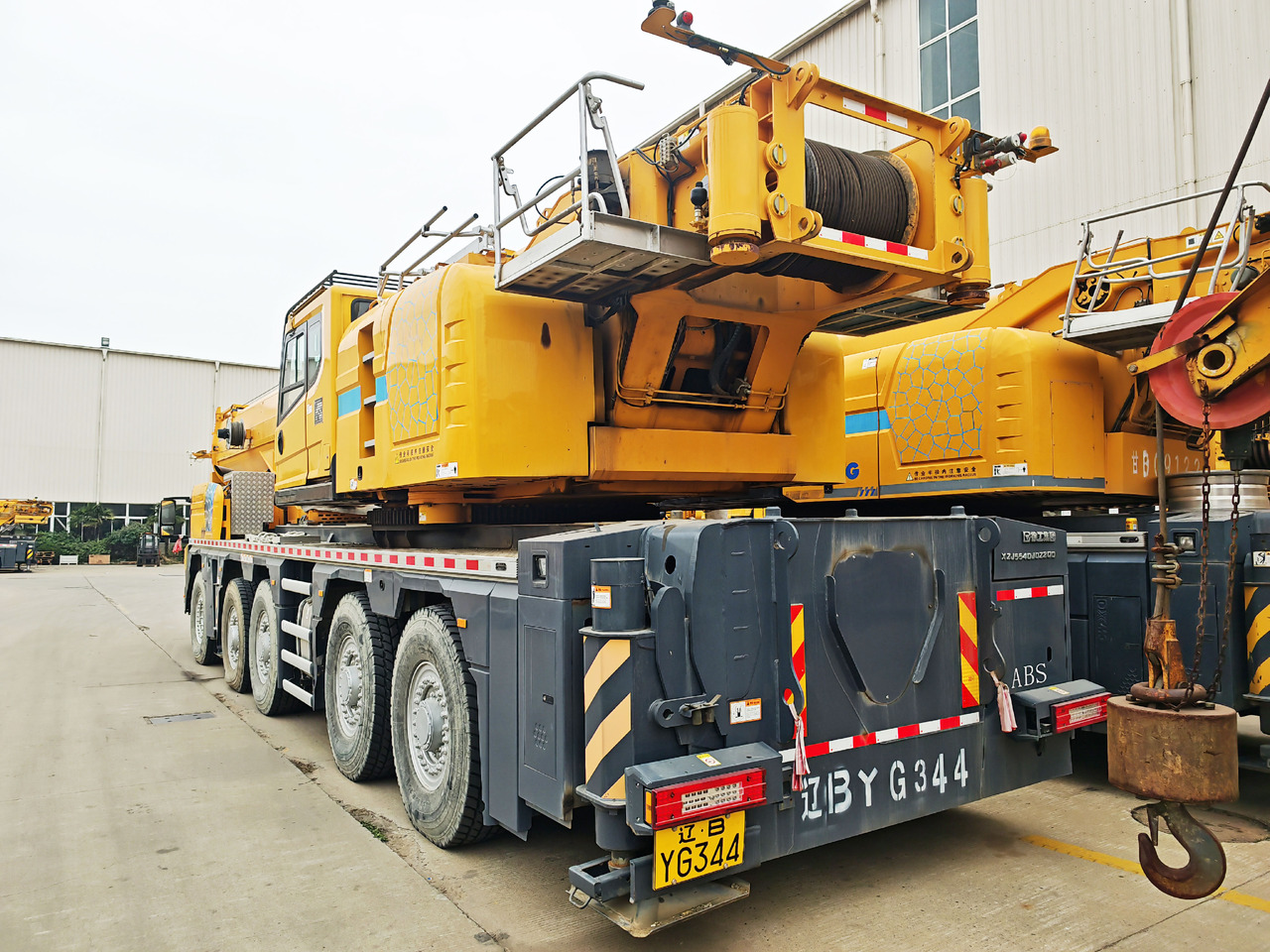 XCMG Official Second Hand Pickup Truck Crane XCA200L8 200 Ton 8-Section Arm Mobile Crane Machine - All terrain crane: picture 3 XCMG Official Second Hand Pickup Truck Crane XCA200L8 200 Ton 8-Section Arm Mobile Crane Machine - All terrain crane: picture 3