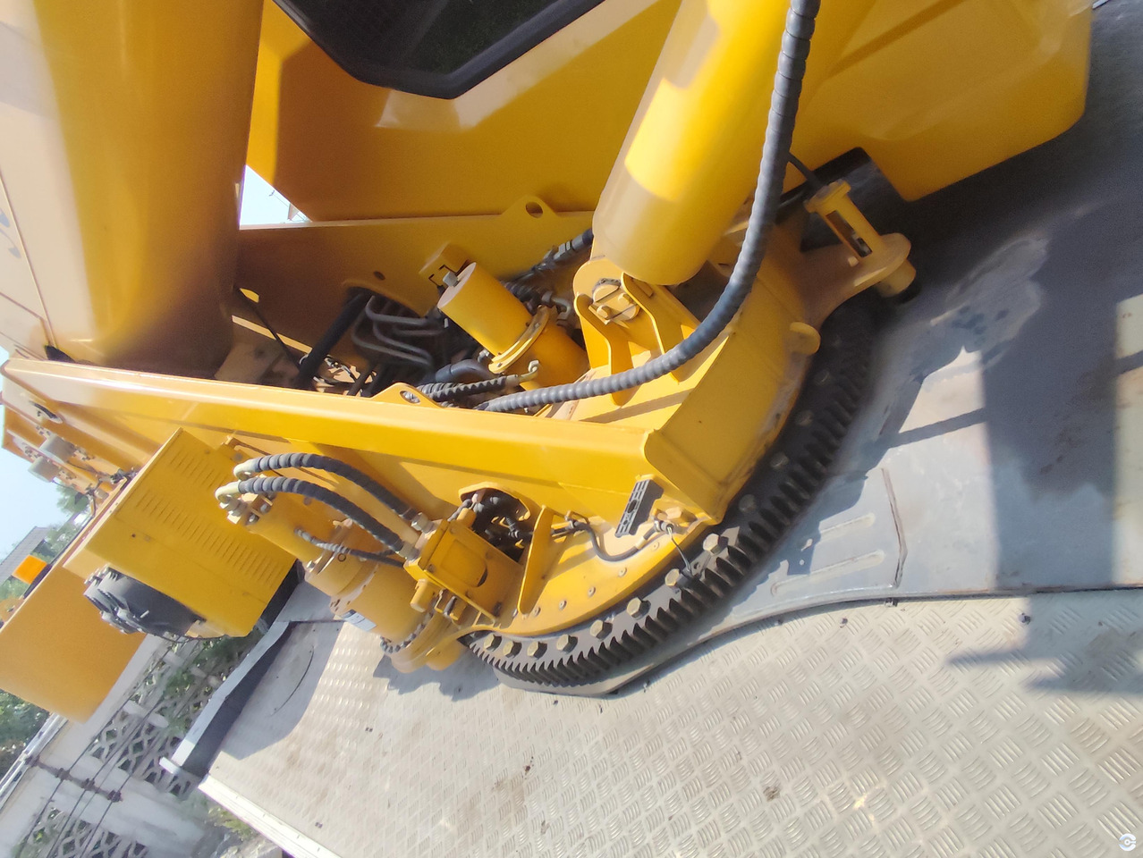 XCMG QAY300 300ton all terrain crane truck price - All terrain crane: picture 2 XCMG QAY300 300ton all terrain crane truck price - All terrain crane: picture 2