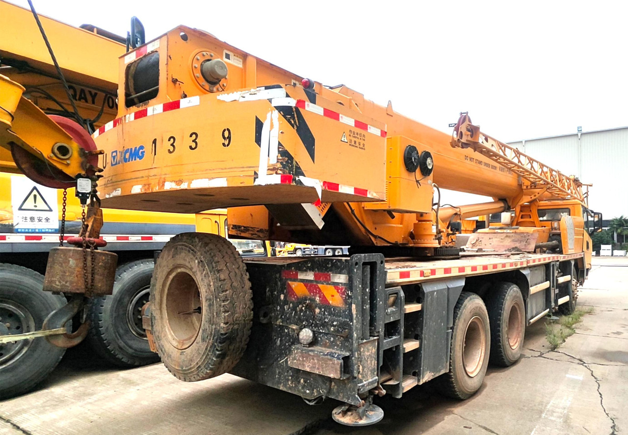 XCMG XCT20L5 20ton used 5-section mobile hydraulic truck crane price - Mobile crane: picture 5 XCMG XCT20L5 20ton used 5-section mobile hydraulic truck crane price - Mobile crane: picture 5