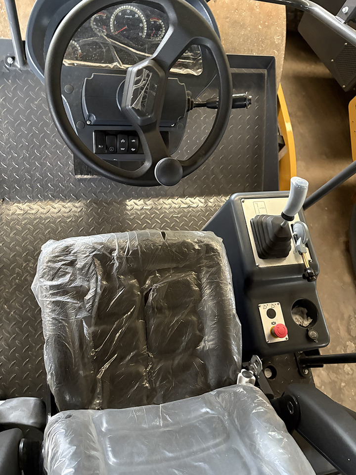 XCMG XS123 12ton used hydraulic road roller price - Road roller: picture 4 XCMG XS123 12ton used hydraulic road roller price - Road roller: picture 4