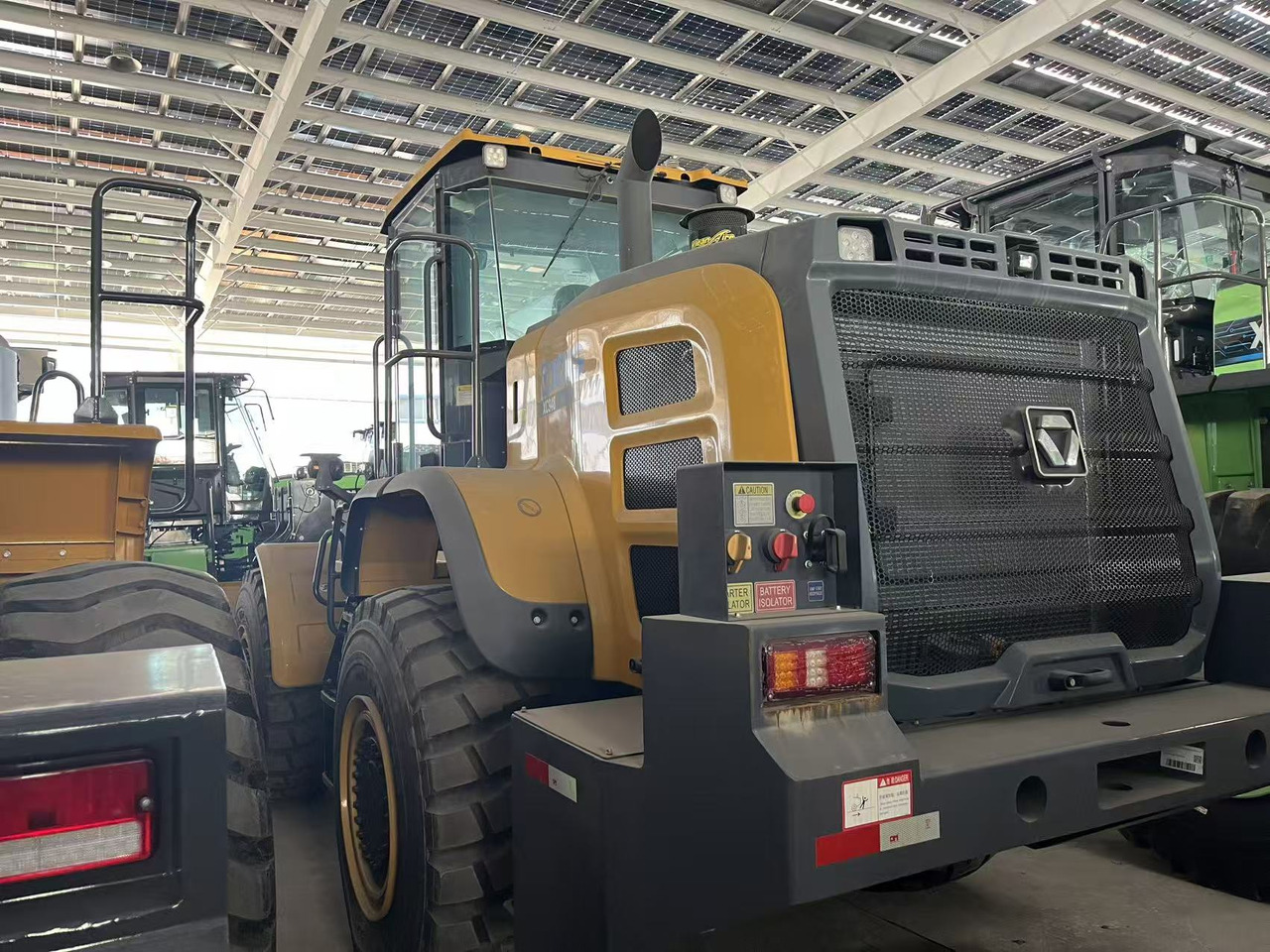 XCMG official XC948 4.5ton wheel loader hydraulic with diesel engine in stock - Wheel loader: picture 3 XCMG official XC948 4.5ton wheel loader hydraulic with diesel engine in stock - Wheel loader: picture 3