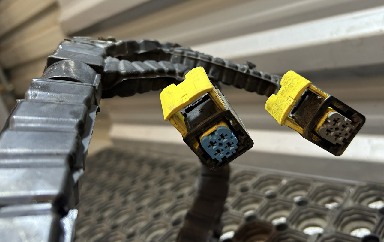 DAF XF 106 480 HARNESS INSTALLATION OF CATALYTIC CONVERTER - Cables/ Wire harness: picture 4 DAF XF 106 480 HARNESS INSTALLATION OF CATALYTIC CONVERTER - Cables/ Wire harness: picture 4