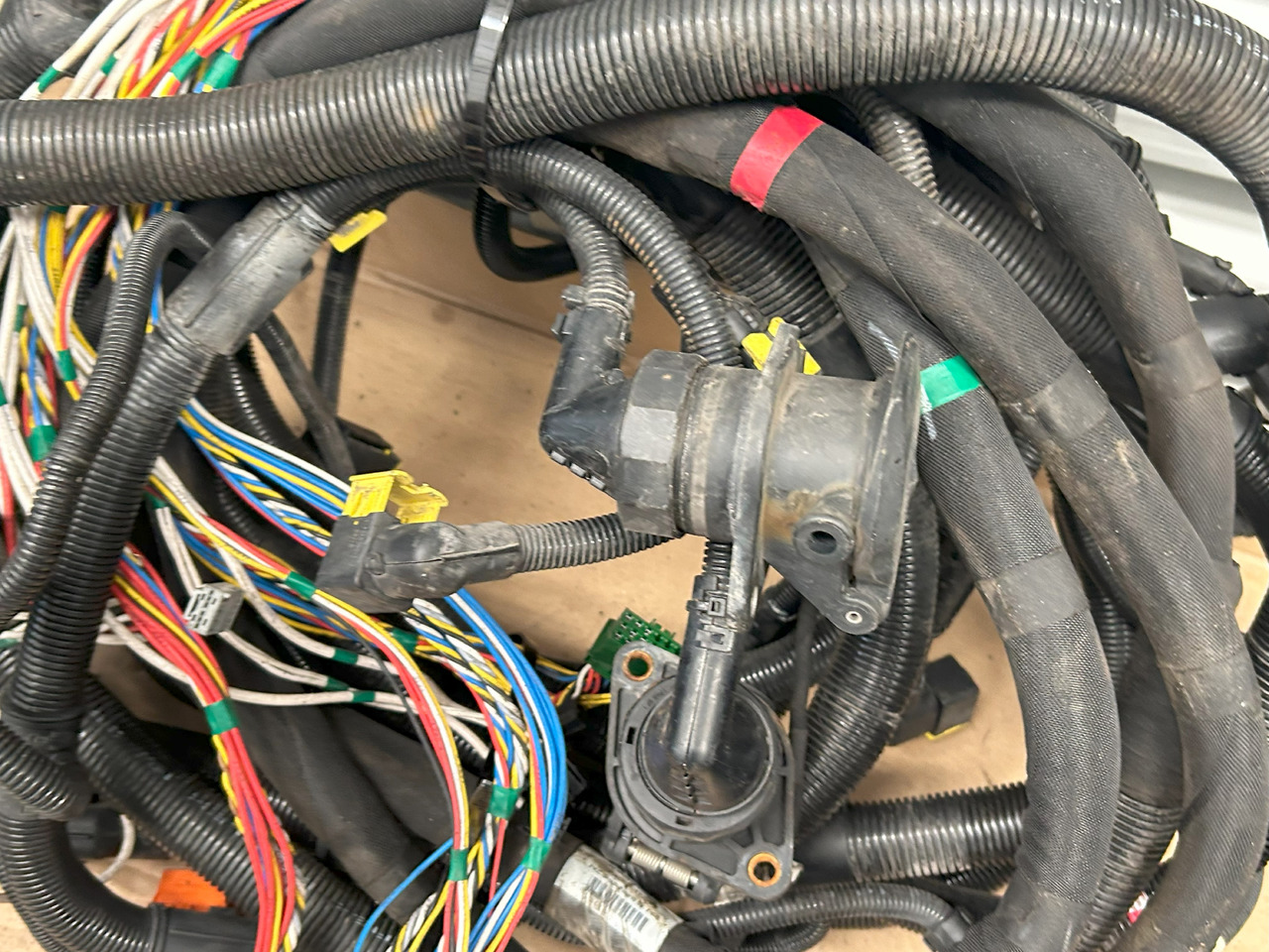 DAF XF 106 CHASSIS MAIN ELECTRICAL HARNESS - Cables/ Wire harness: picture 3 DAF XF 106 CHASSIS MAIN ELECTRICAL HARNESS - Cables/ Wire harness: picture 3