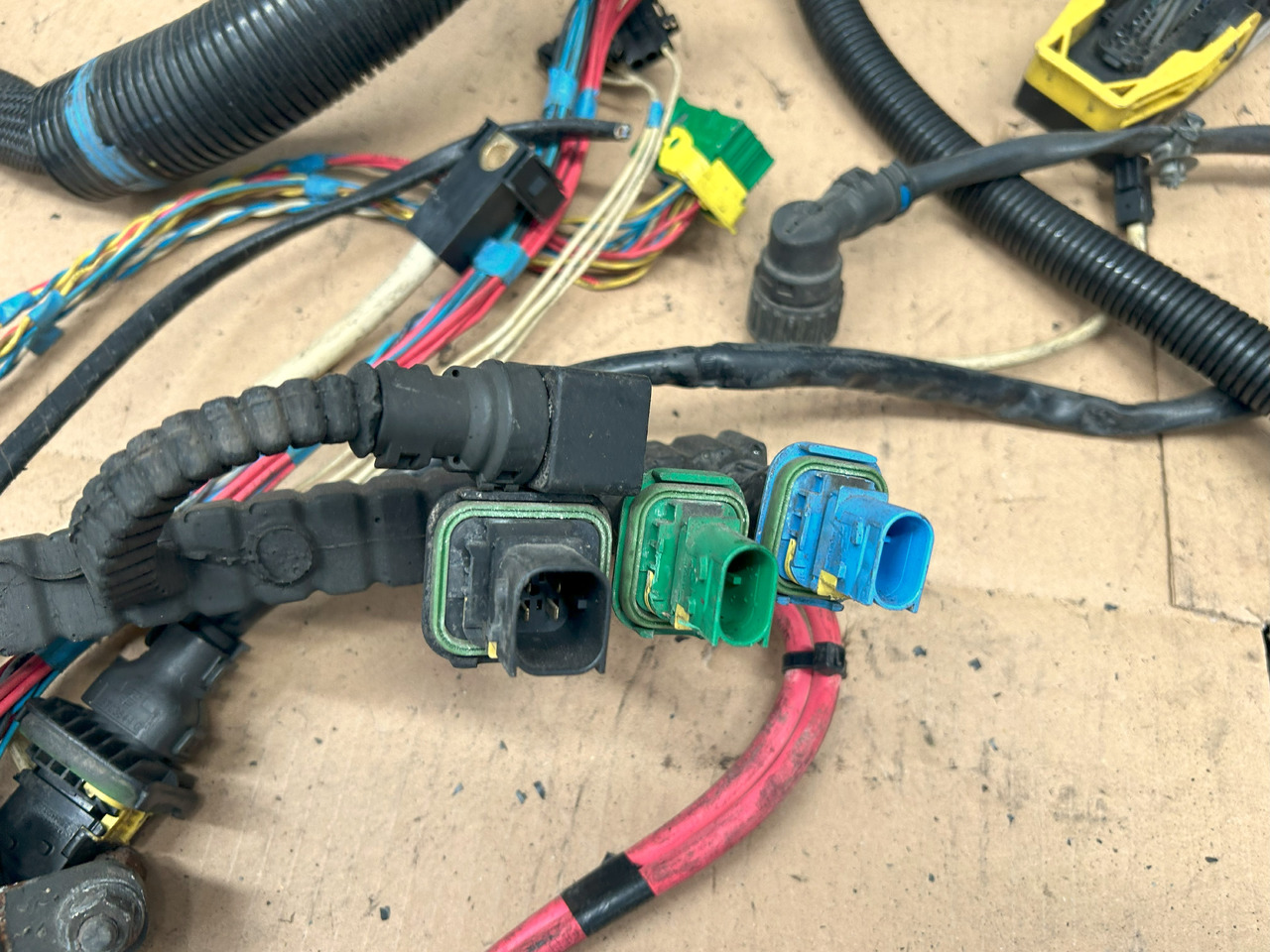DAF XF 106 J3C ENGINE WIRING HARNESS - Cables/ Wire harness: picture 2 DAF XF 106 J3C ENGINE WIRING HARNESS - Cables/ Wire harness: picture 2