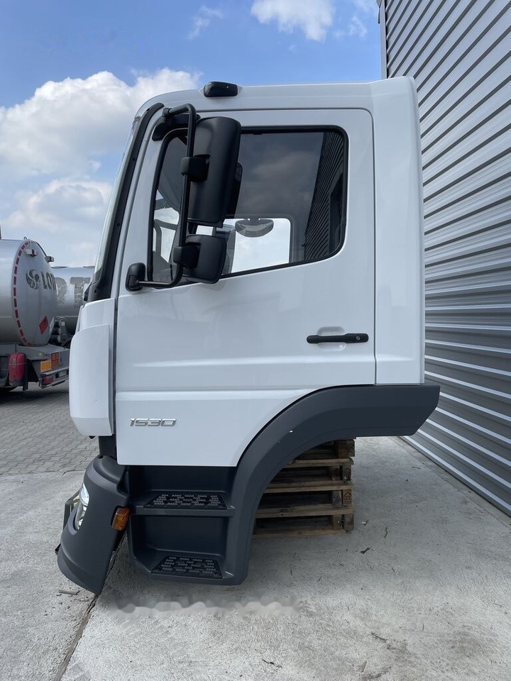 FRONT BUMPER COMPLETE EXTRA COST 700EU Mercedes-Benz ATEGO Euro 6 Mercedes-Benz 1523 L, 1524 L, 1527 L, 1530 - Cab for Truck: picture 5 FRONT BUMPER COMPLETE EXTRA COST 700EU Mercedes-Benz ATEGO Euro 6 Mercedes-Benz 1523 L, 1524 L, 1527 L, 1530 - Cab for Truck: picture 5