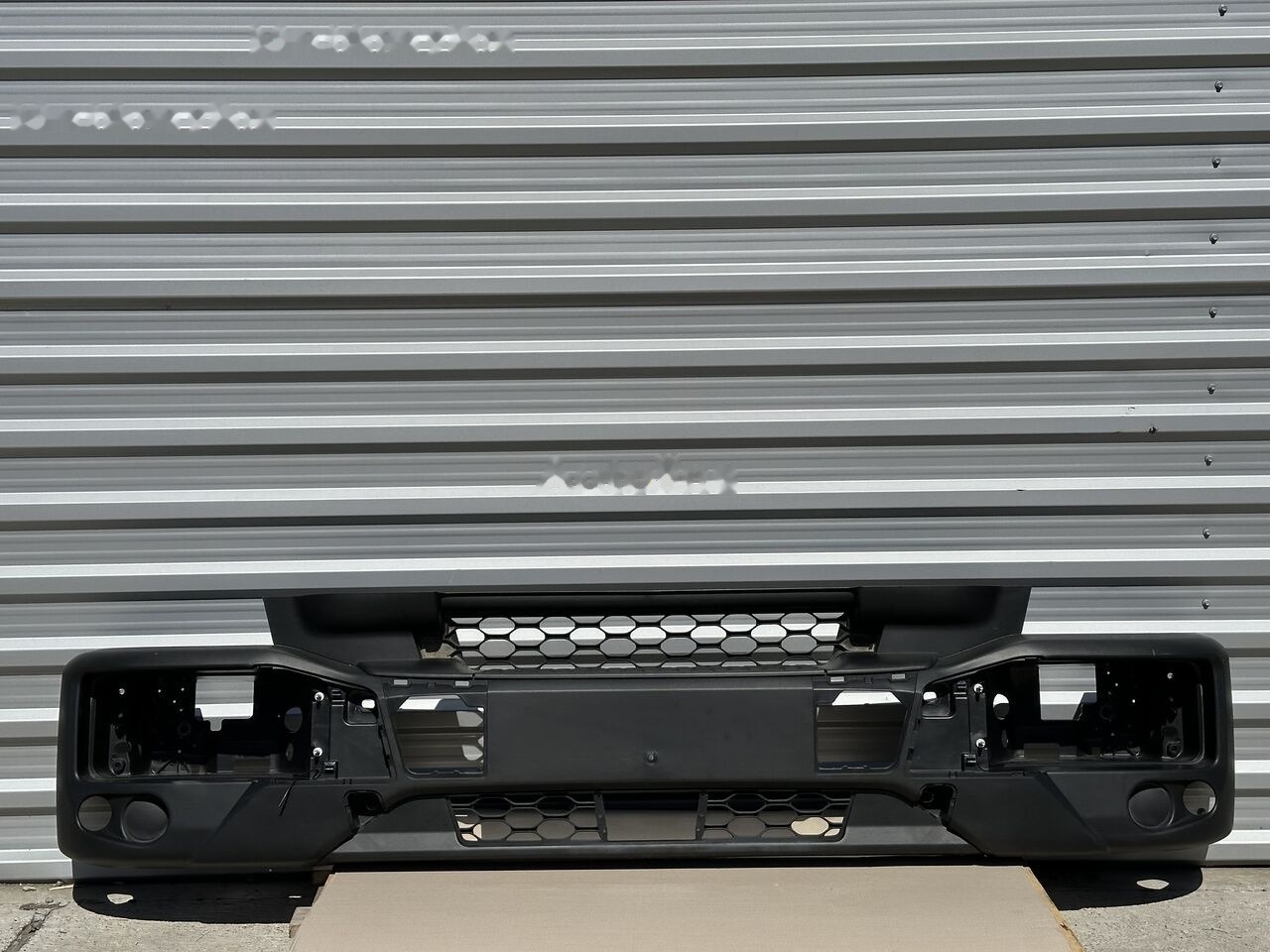 IVECO EUROCARGO 5801696199 IVECO 5801696199 - Bumper for Truck: picture 1 IVECO EUROCARGO 5801696199 IVECO 5801696199 - Bumper for Truck: picture 1