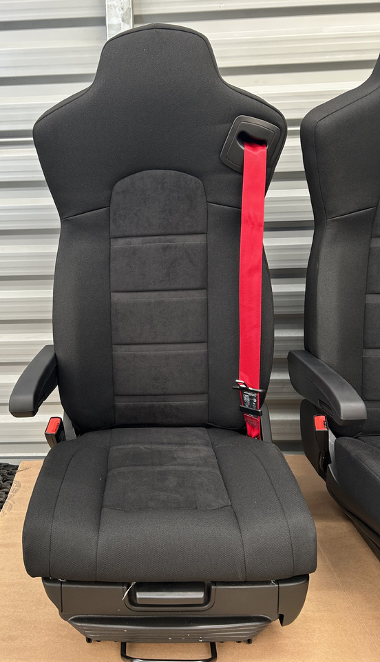 IVECO NEW SET OF SEATS IVECO S-WAY - Seat: picture 2 IVECO NEW SET OF SEATS IVECO S-WAY - Seat: picture 2