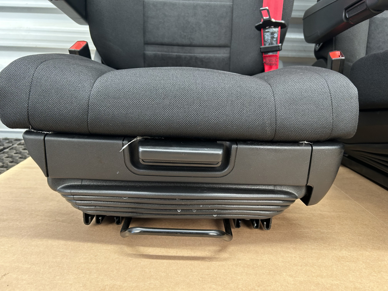 IVECO NEW SET OF SEATS IVECO S-WAY - Seat: picture 4 IVECO NEW SET OF SEATS IVECO S-WAY - Seat: picture 4
