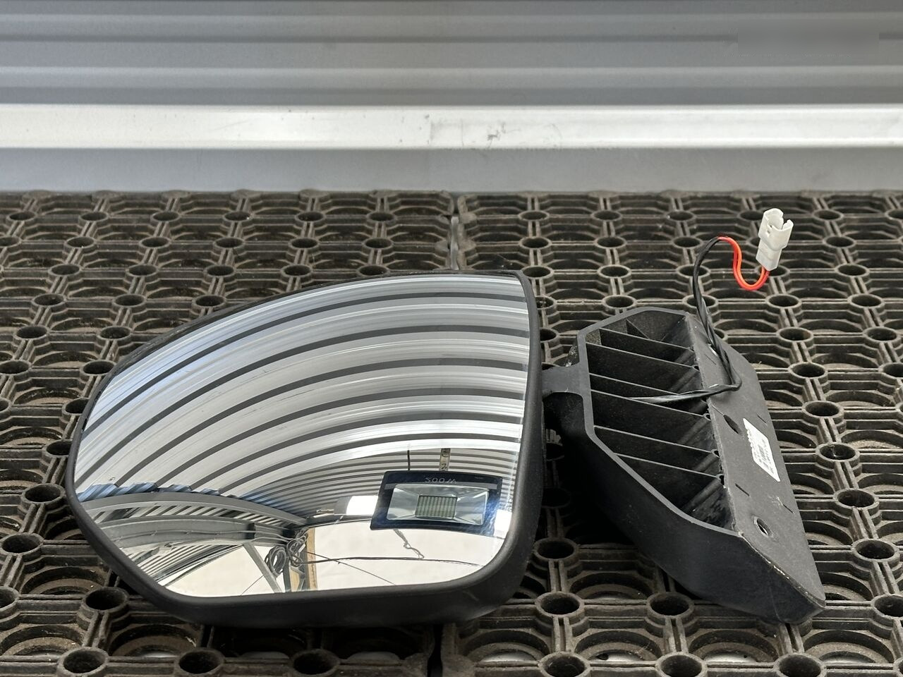 IVECO S-WAY STRALIS 5802287173   IVECO truck - Rear view mirror for Truck: picture 3 IVECO S-WAY STRALIS 5802287173   IVECO truck - Rear view mirror for Truck: picture 3